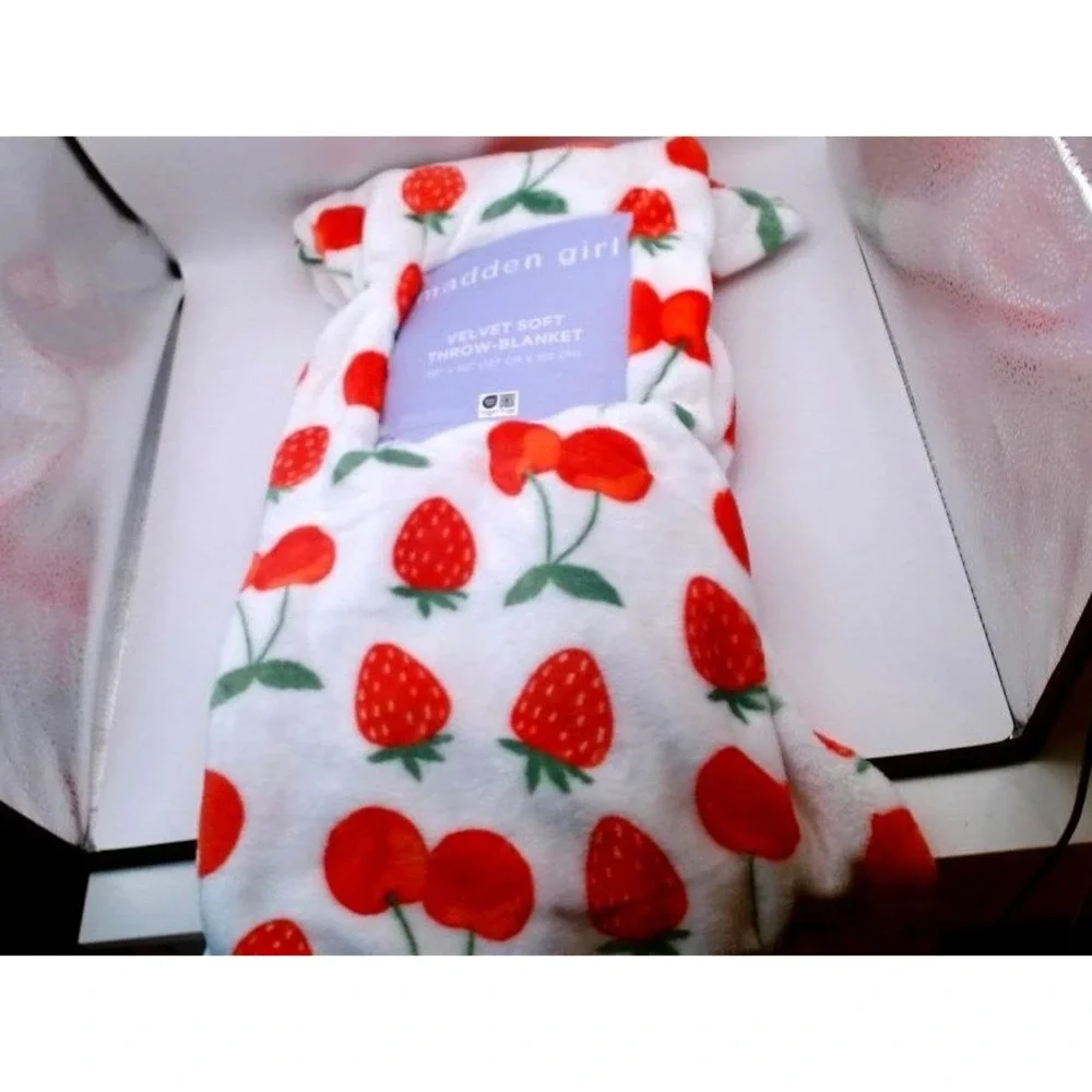 Madden Gurl - Velvet Soft Throw Blanket, 50